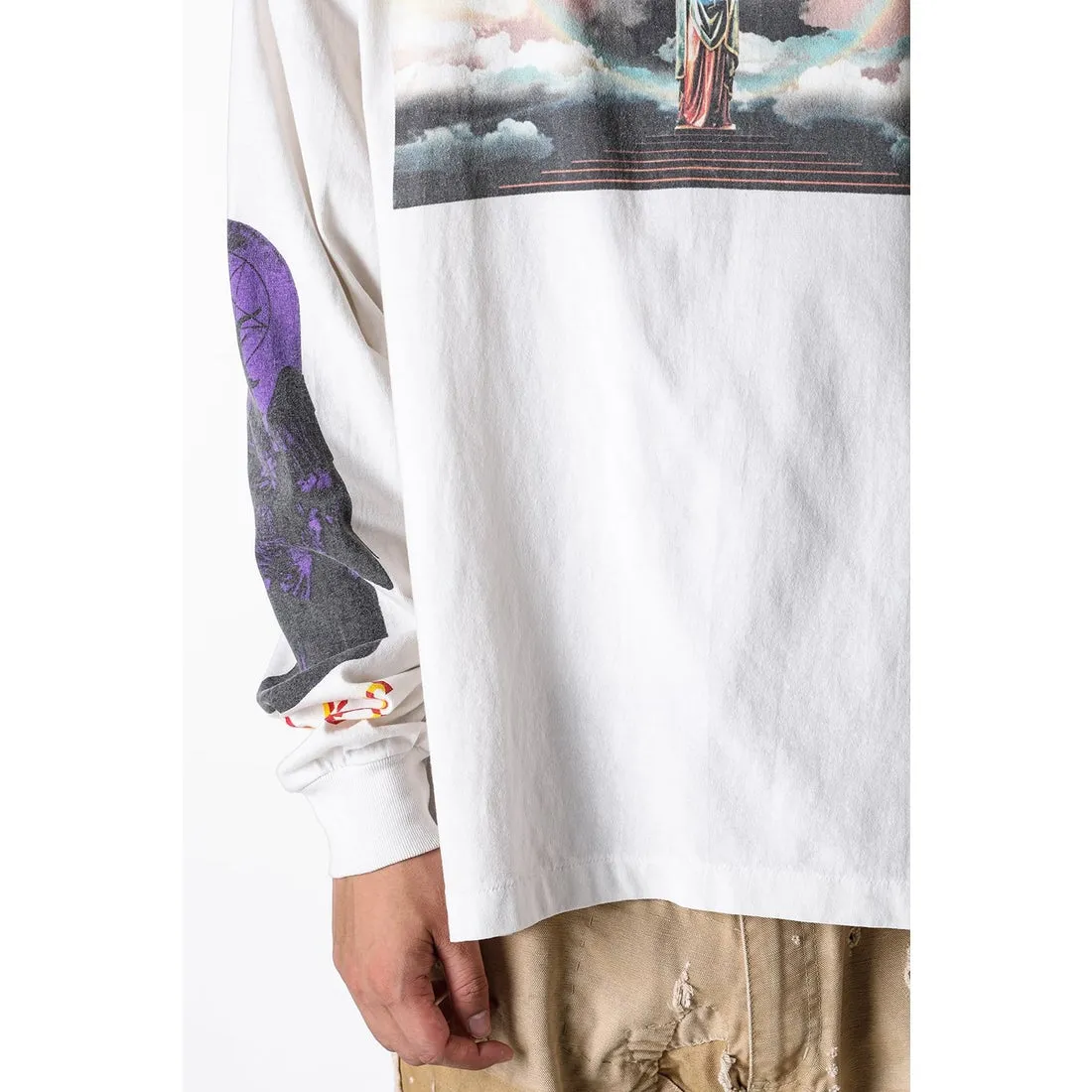 SAINT Mxxxxxx SAINT PICTURES L/S TEE/WHITE Columbia Pictures SAINT Goddess Long Sleeve Off-White S-XL Pays tribute to the Columbia Pictures Title Goddess. Full of fun. Ready-made clothes are washed. The texture is soaring. Authentic level printing is restored. Look for cylindrical seamless fabrics. It is almost meaningless if it is not a cylindrical fabric.